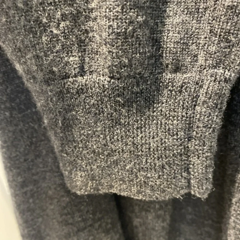 Express dark gray merino wool v-neck long sleeve sweater - medium            812